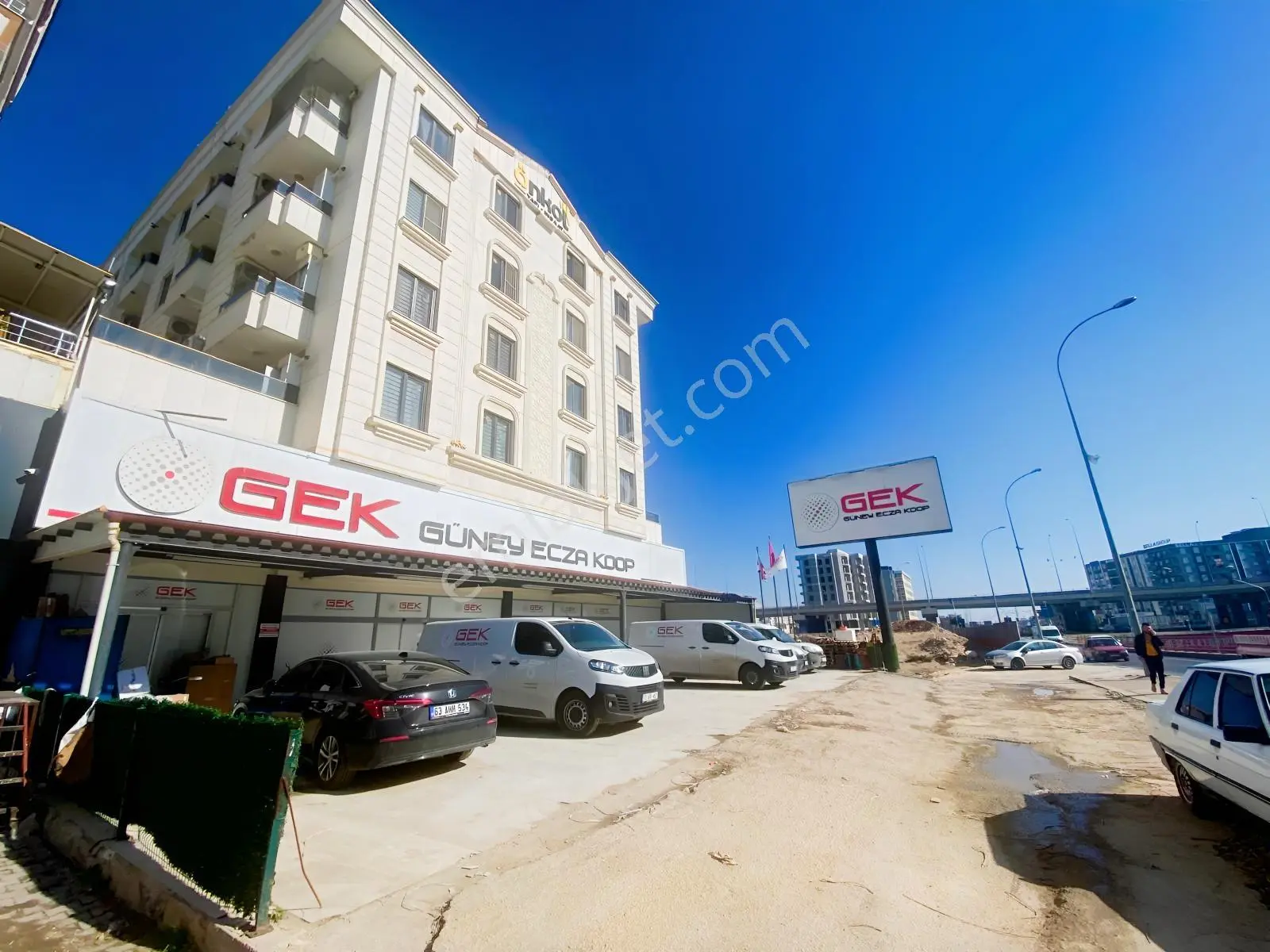 World İlkevim'Den Sırrın Cadde Üzerinde Eşyalı 1+1 Satılık Daire
