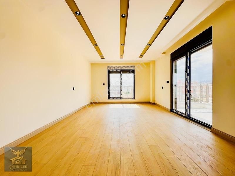 Tramvay_yakını_cadde_üzeri_ebeveyn_banyo'lu_geniş_lüks_3+1_daire