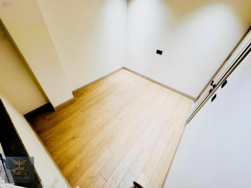 Tramvay_yakını_cadde_üzeri_ebeveyn_banyo'lu_geniş_lüks_3+1_daire — fotoğraf 26