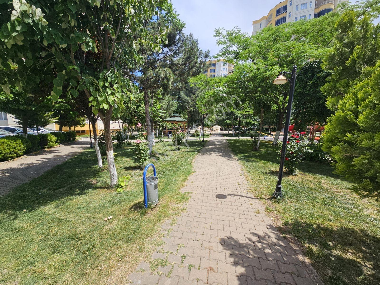 Kent Meydanı Yanında Güvenlikli Site İçerisinde Fırsat !!