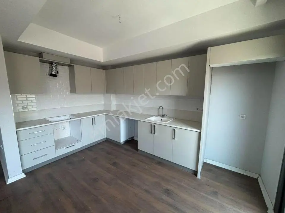 Tc Emlaktan Satılık Sıfır Site İçersinde ! 2+1 90 M2 Arakat — fotoğraf 3