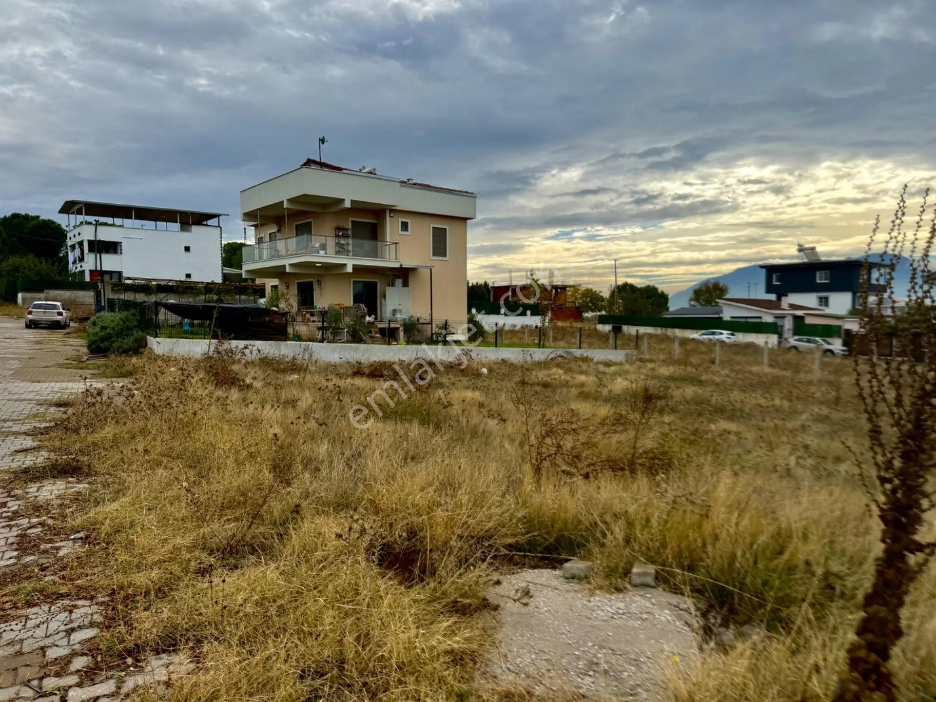 Gülbahçe Mahallesi Satılık Villa İmarlı Köşe Parsel Arsa