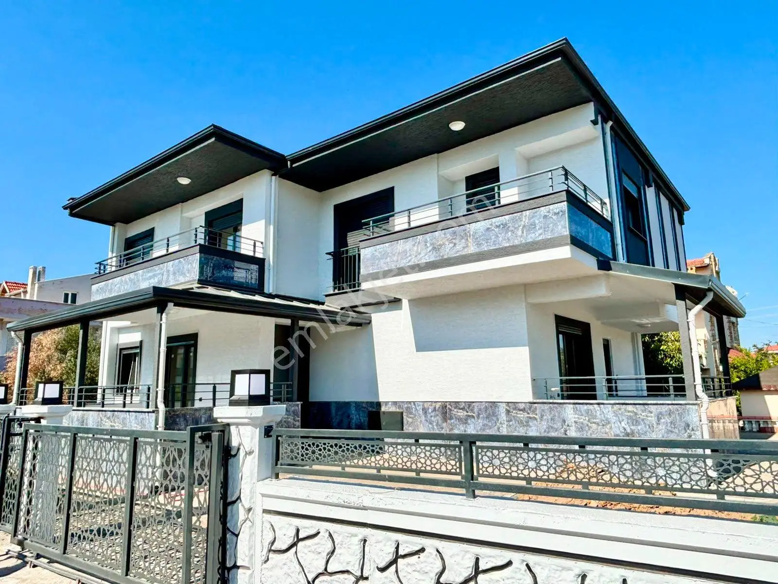 Ay Emlaktan Burhaniye Adyar'da Denize 100 Mt Doğa İle İç İçe Satılık 3+1 Otoparklı Müstakil Villa — fotoğraf 3