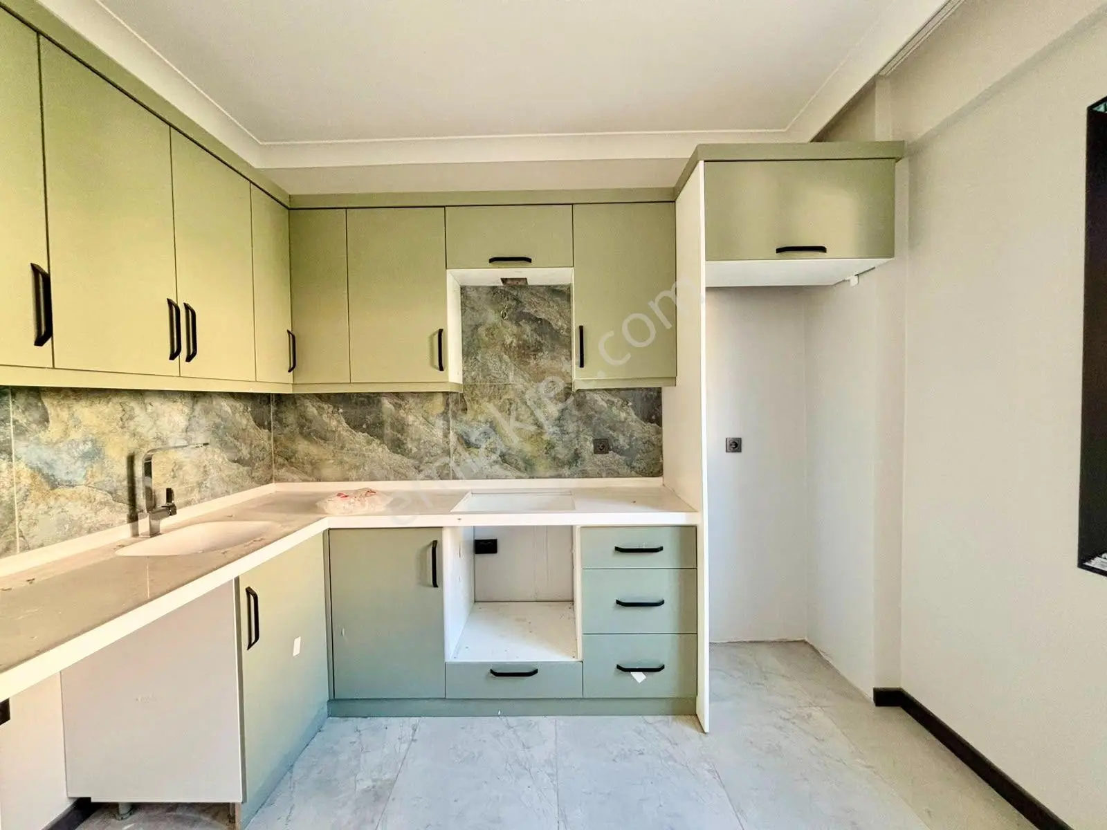 Ay Emlaktan Burhaniye Adyar'da Denize 100 Mt Doğa İle İç İçe Satılık 3+1 Otoparklı Müstakil Villa — fotoğraf 7