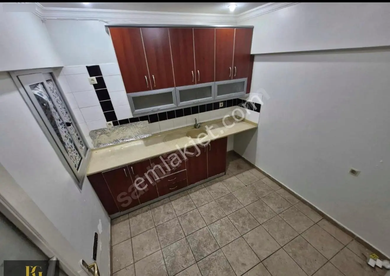 5Katlı 1Katı *Barajyolu* 2+1 (Artı 2Adet Karanlık Odası Var 4+1Gibi) Kapalı Mutf...