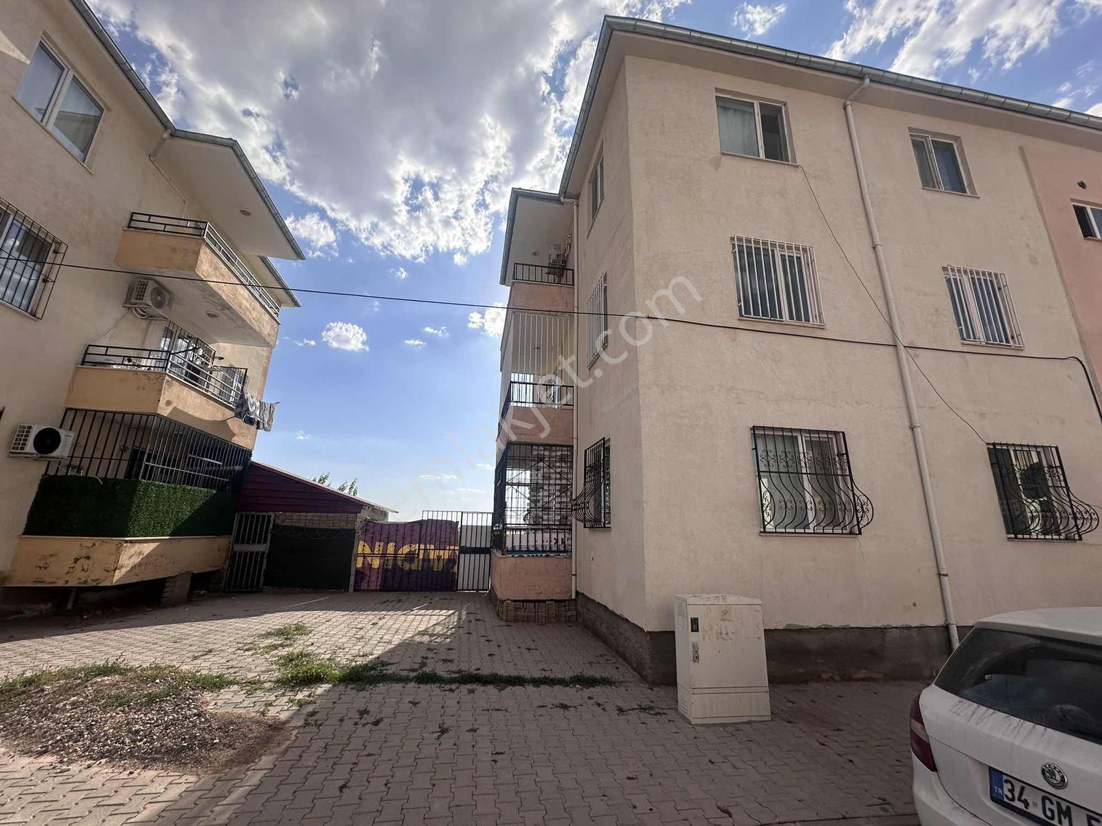 Afetevler 3 Katlı Yapılar Satılık 3+1 Orta Kat