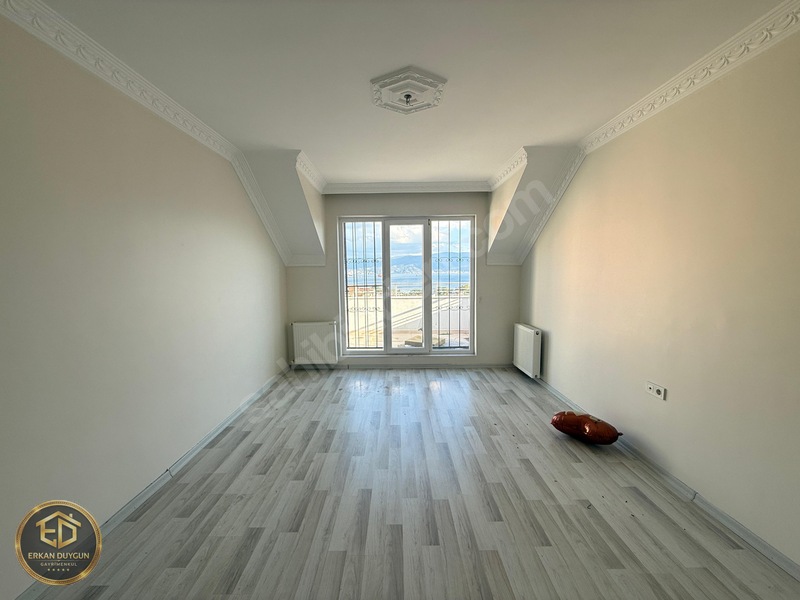 Atalar'da Deniz Manzaralı Teraslı 4+1 Kiralık Çatı Dubleks — fotoğraf 11