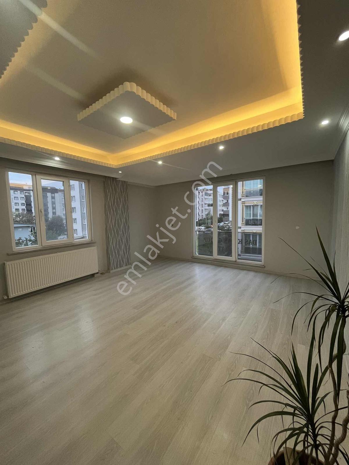 Kapalı Pazar Mevkinde Ön Cephe 2+1