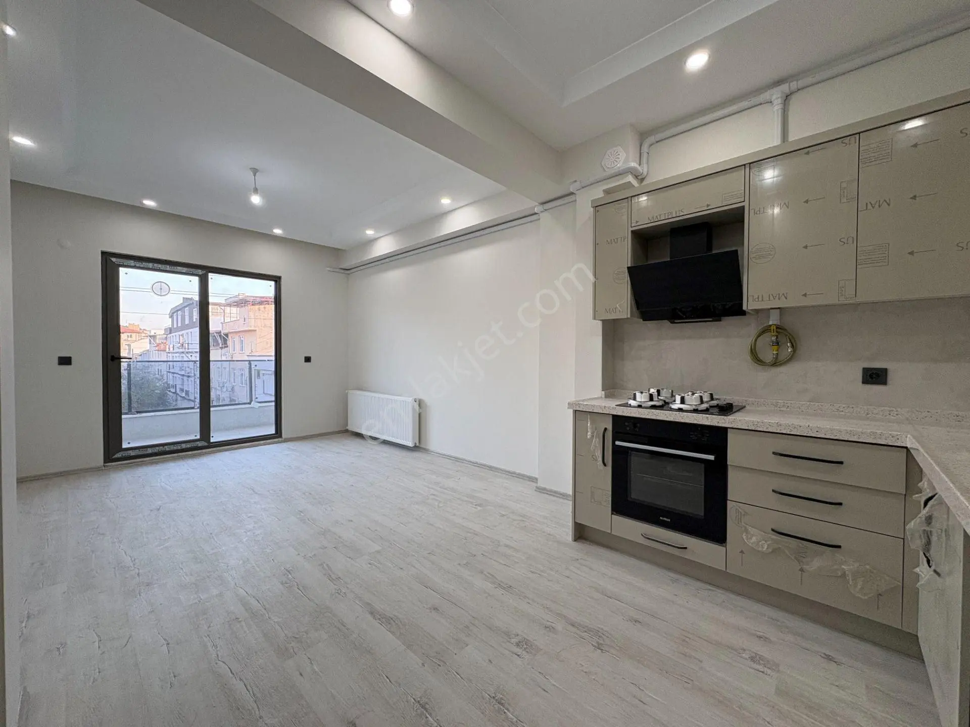 Mera Emlaktan Tuzcumurat Mah. Ara Kat 2+1 95m2 Sıfır Lüks Daire — fotoğraf 2