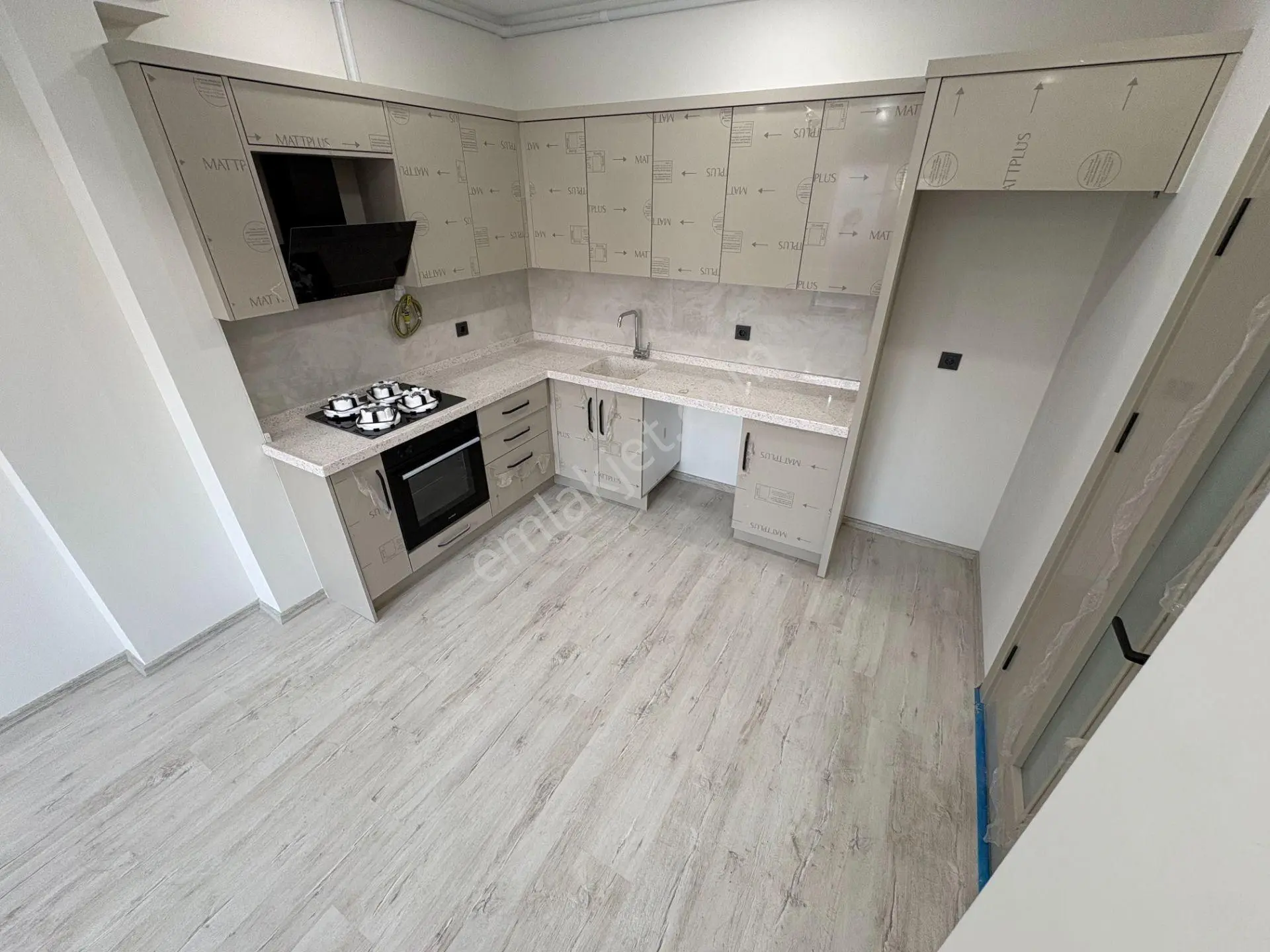 Mera Emlaktan Tuzcumurat Mah. Ara Kat 2+1 95m2 Sıfır Lüks Daire — fotoğraf 3