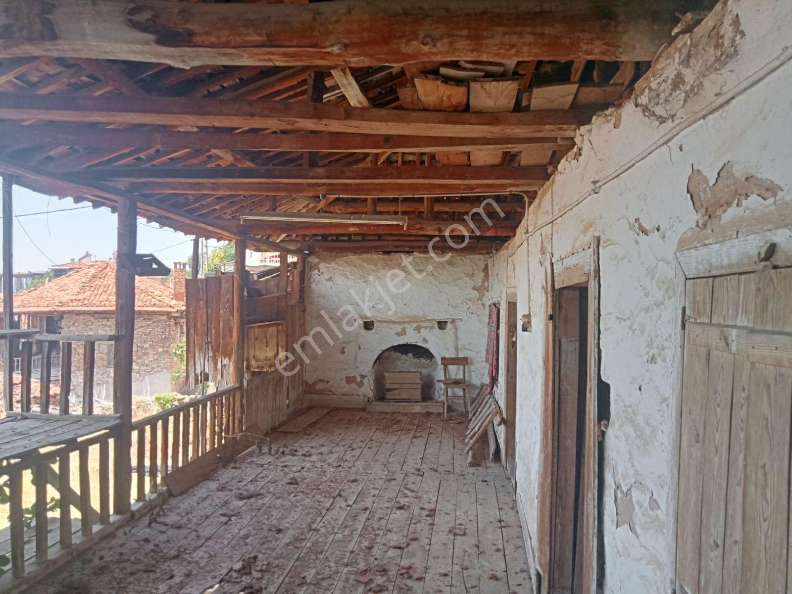 Satılık Bahceli Ahşap Ev Arsalı 436 M2