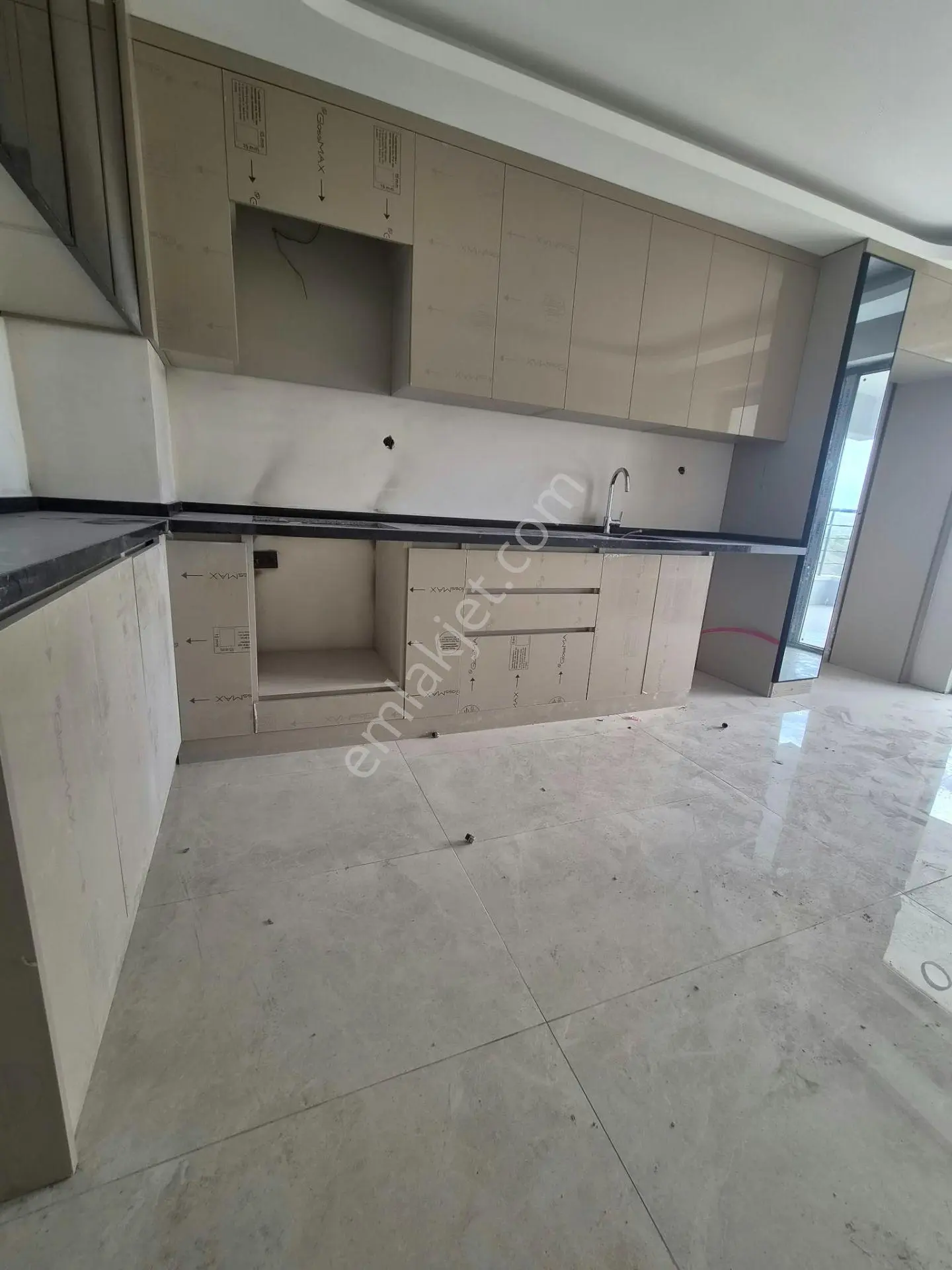 Altınköy Manzaralı 1.kat Ful Yapılı 3+1 135mt Net Kullanım Alanı Teras Balkonlu — fotoğraf 2
