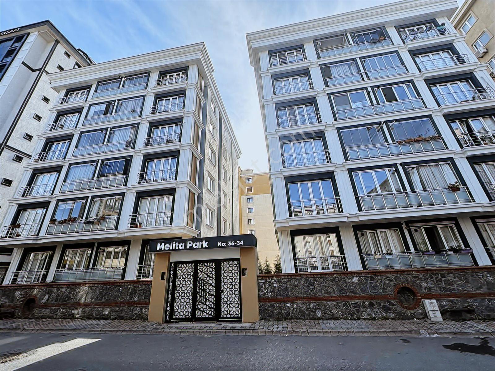 Elalmışta Site İçeridindd Büyük M 2 Balkonlu 3 +1