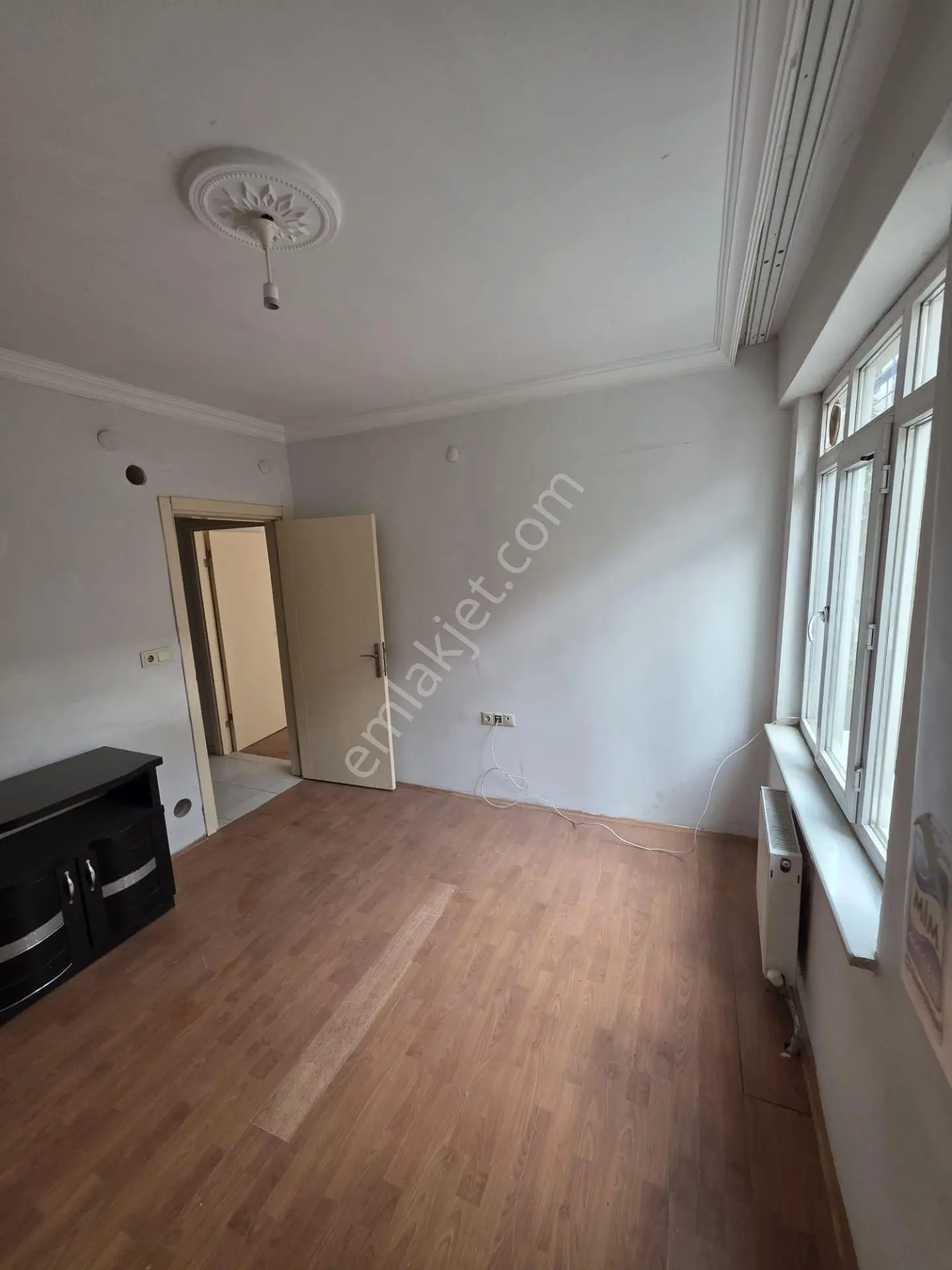 Şirintepe Mahallesi Sekî Sokak’ta Geniş Balkonlu Satılık 2+0 Daire — fotoğraf 4