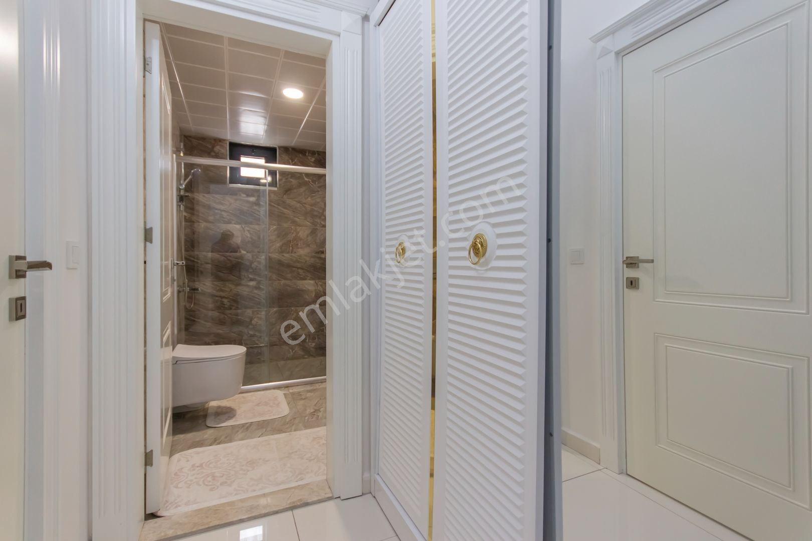Alanya Mahmutlarda Ultra Lüks Eşyalı Merkezi Konumda 2+1 Daire — fotoğraf 13