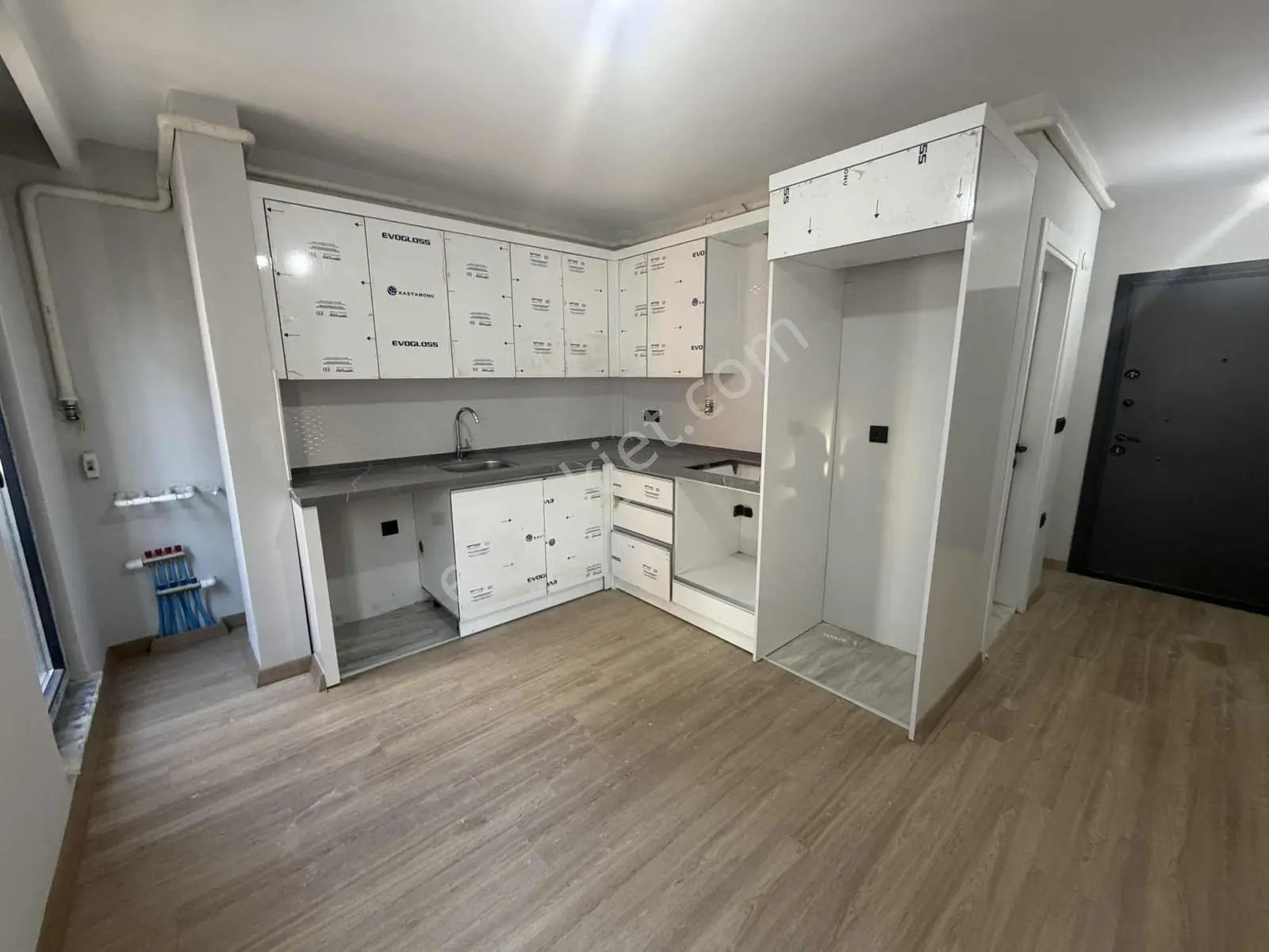 Ersin Çağlar'dan Cumhuriyette Cazip Fiyatlı 1+1 Daire — fotoğraf 18