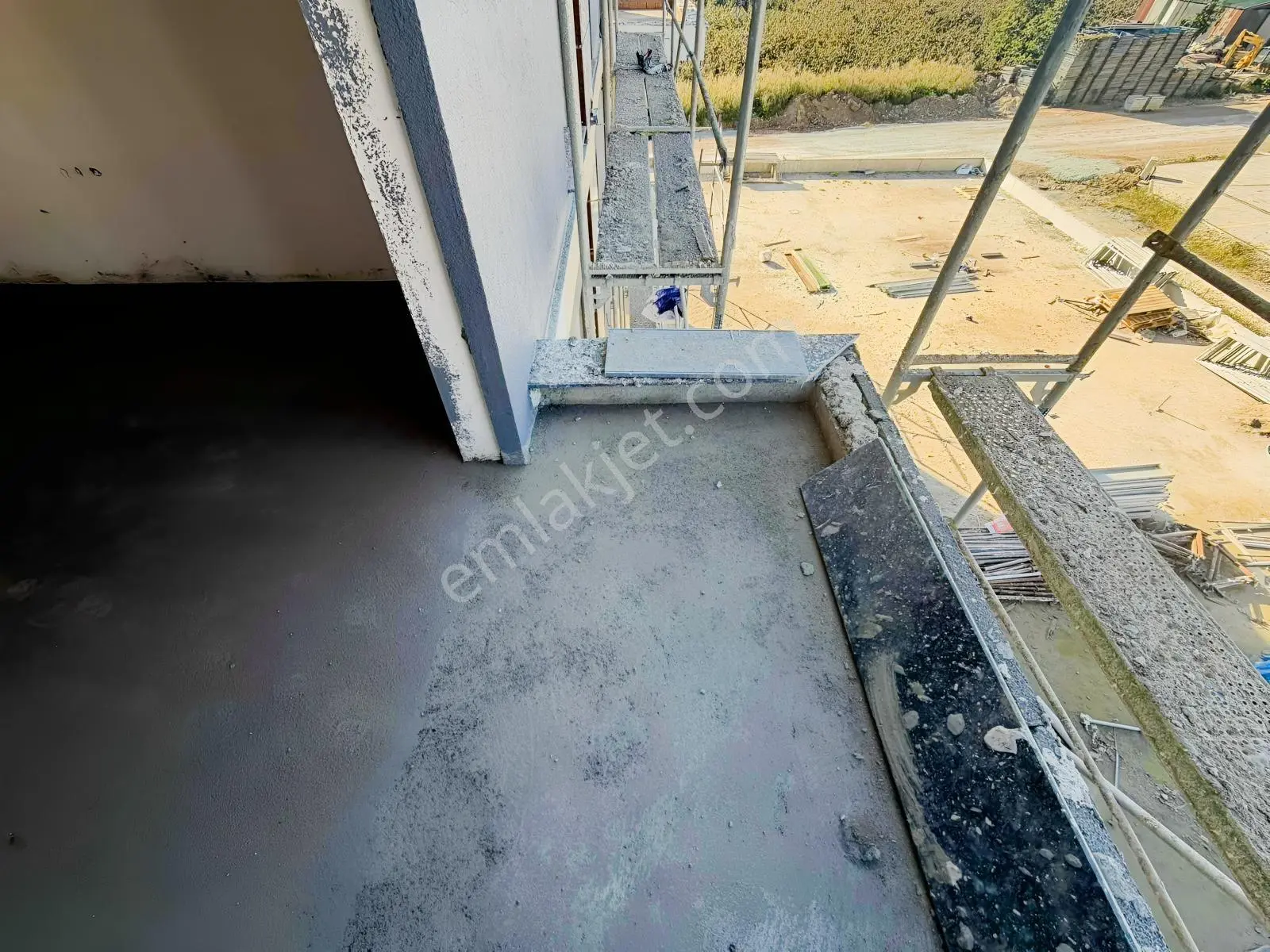 Ersin Çağlar'dan Cumhuriyette Satılık 1+1 Site Dairesi — fotoğraf 21