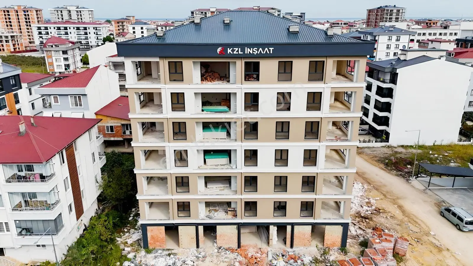 Ersin Çağlar'dan Havuzlu, Ön Cephe Köşe Satılık 1+1 Daire — fotoğraf 3