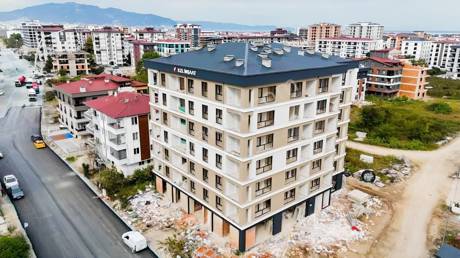 Ersin Çağlar'dan Havuzlu, Ön Cephe Köşe Satılık 1+1 Daire — fotoğraf 5