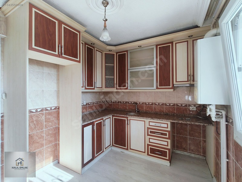 Halil Emlak'Tan Boyalı Tertemiz 3+1 100 M2 30.000 Tl