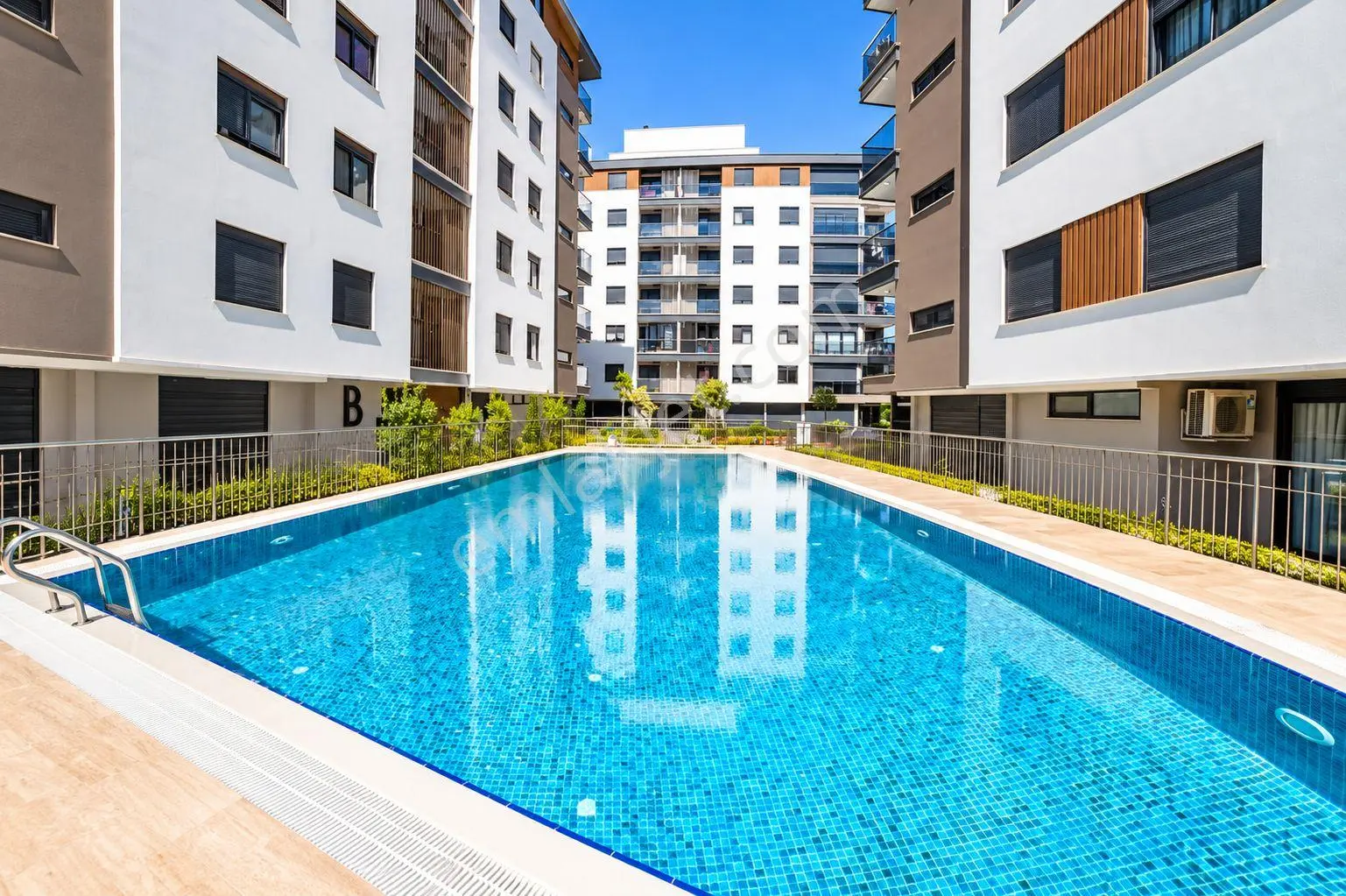 Uncalı’nın Prestijli Projesinde Lüks, Konfor Ve Ayrıcalık Bir Arada! Eşyalı Satılık 2+1 — fotoğraf 2