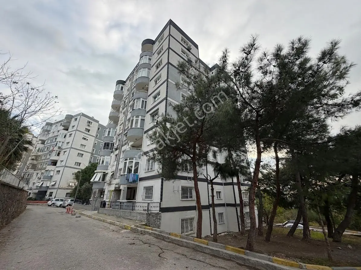 Bornova Evka 4 Mahallesi'Nde Satılık 3+1 Daire Tadilatlı