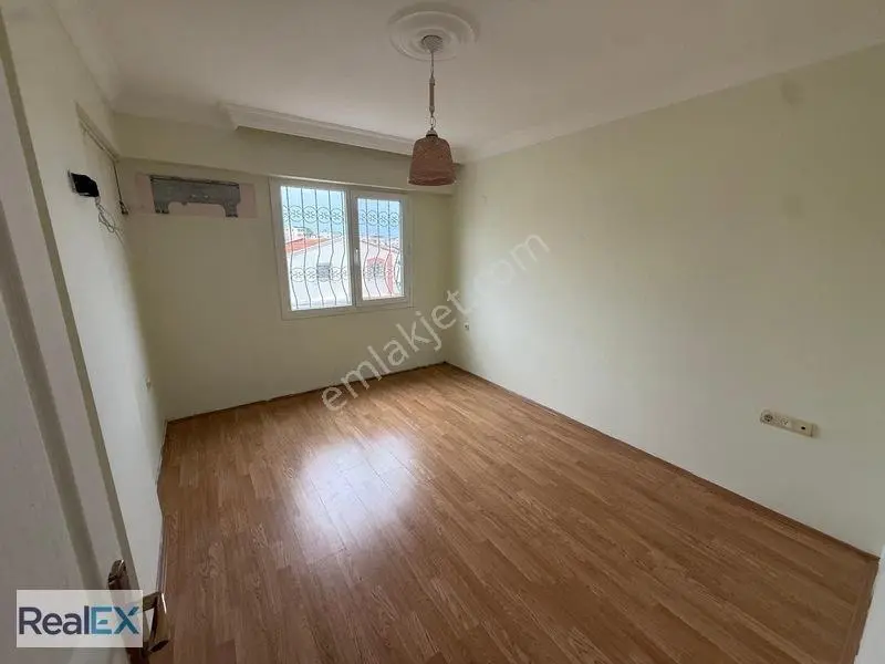 Çukuraltı Deniz Tarafında Temiz 2+1 Daire Fırsatı — fotoğraf 14