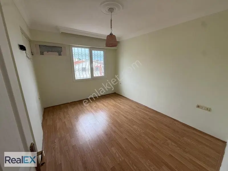 Çukuraltı Deniz Tarafında Temiz 2+1 Daire Fırsatı — fotoğraf 15