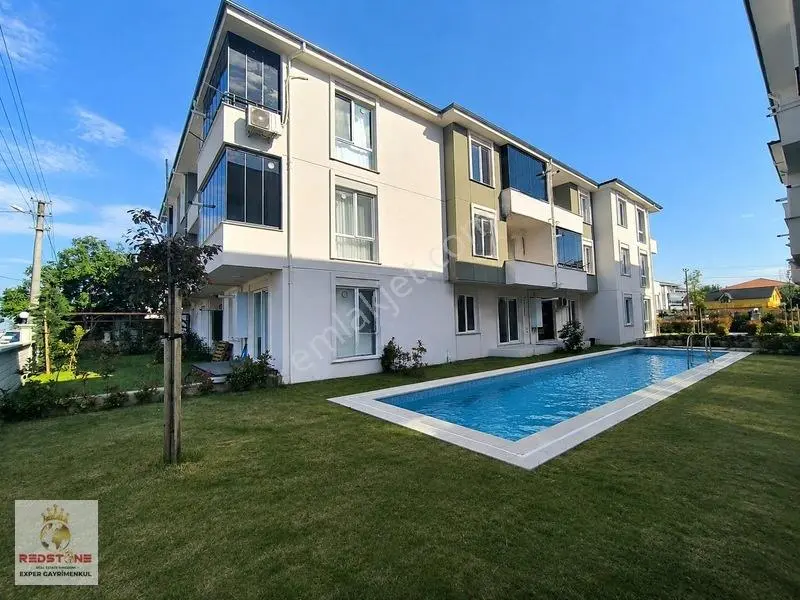 Karasuda Havuzlu Sitede Ara Kat Kombili C. Balkon Geniş 1+1 — fotoğraf 3