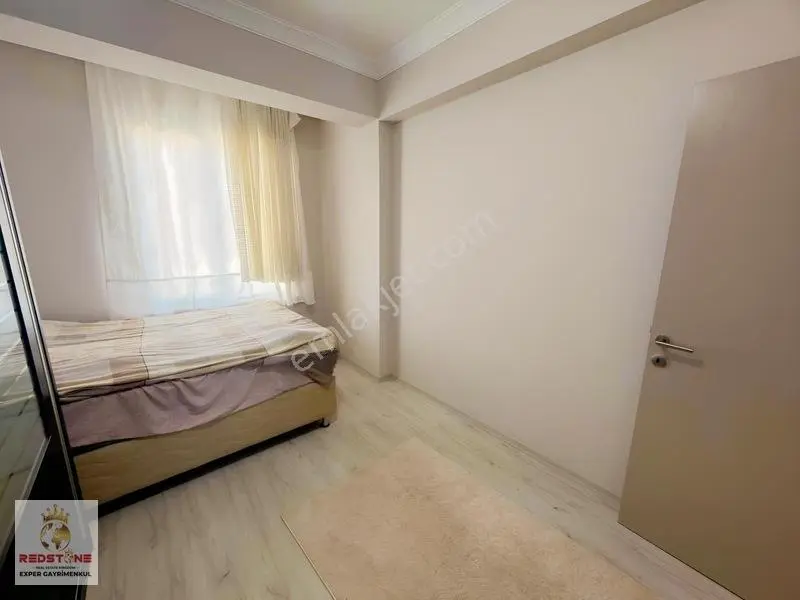Karasuda Havuzlu Sitede Ara Kat Kombili C. Balkon Geniş 1+1 — fotoğraf 12