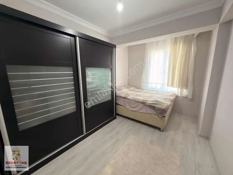 Karasuda Havuzlu Sitede Ara Kat Kombili C. Balkon Geniş 1+1 — fotoğraf 13