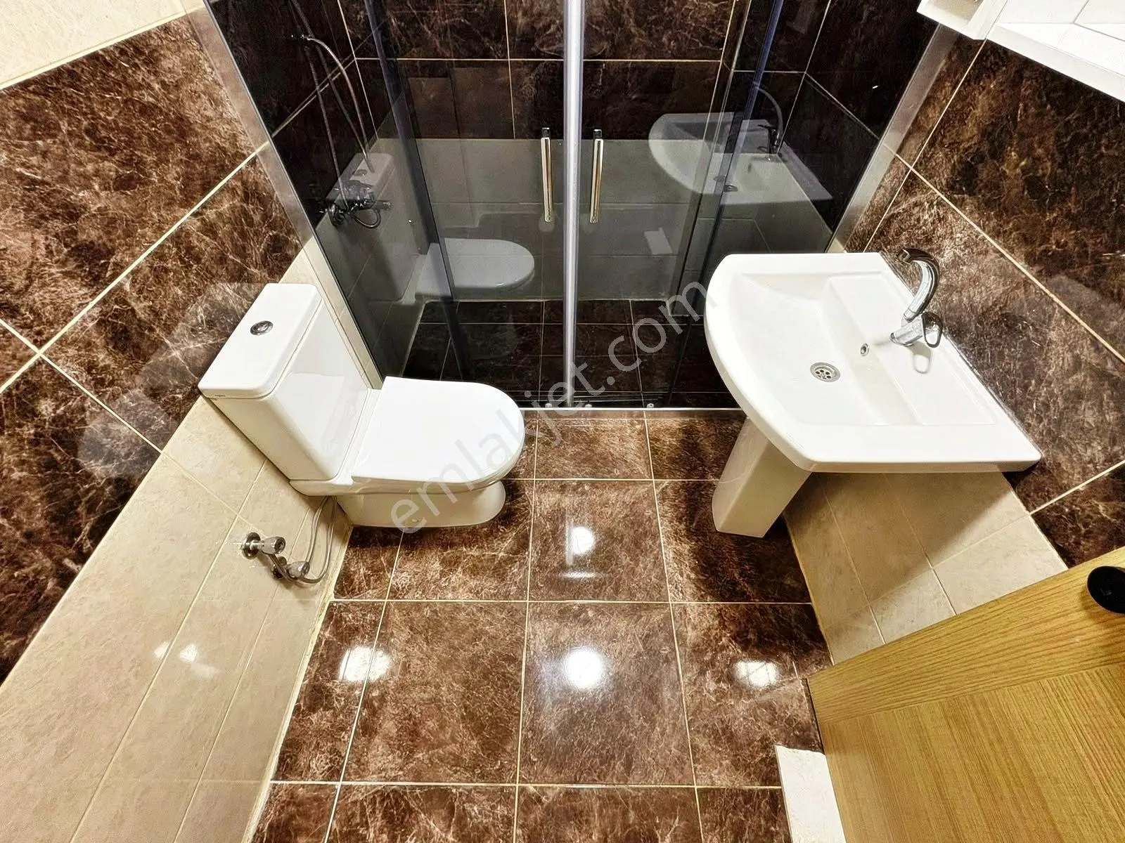 Aktiften Akçay'da Satılık Çift Balkonlu Doğalgazlı Asansörlü Lüx 2+1 Daire — fotoğraf 26