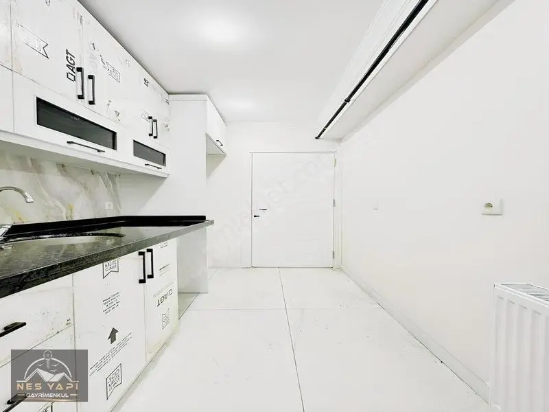 Metrobüse 5 Dk Sıfır İskanlı Arakat Daire!! — fotoğraf 4
