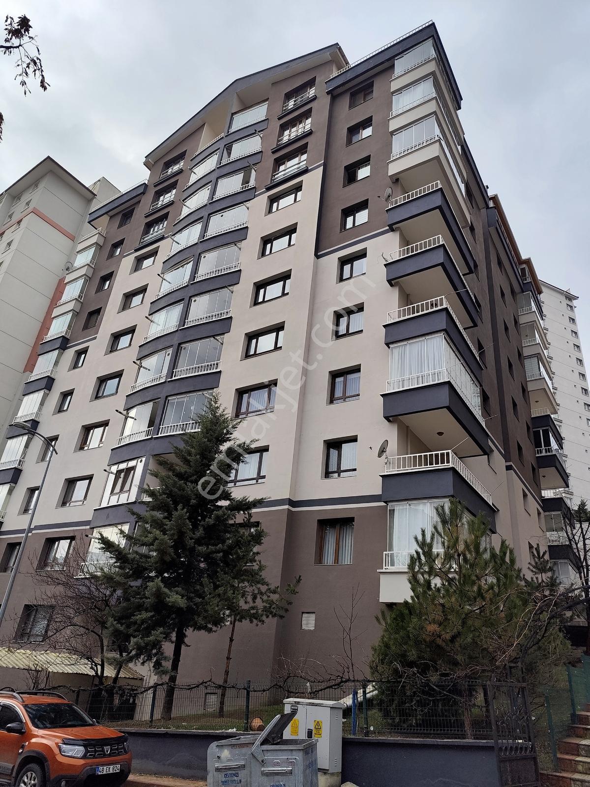 Pamuklar'Da Manzaralı Bakımlı Geniş 5+1 Satılık Daire