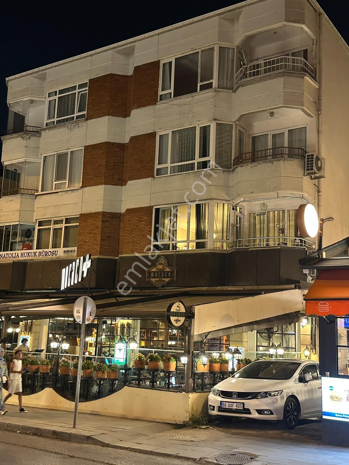 Metro Yakınında 3+1 Yapılı Manzaralı 2 Cepheli Köşe Daire — fotoğraf 14