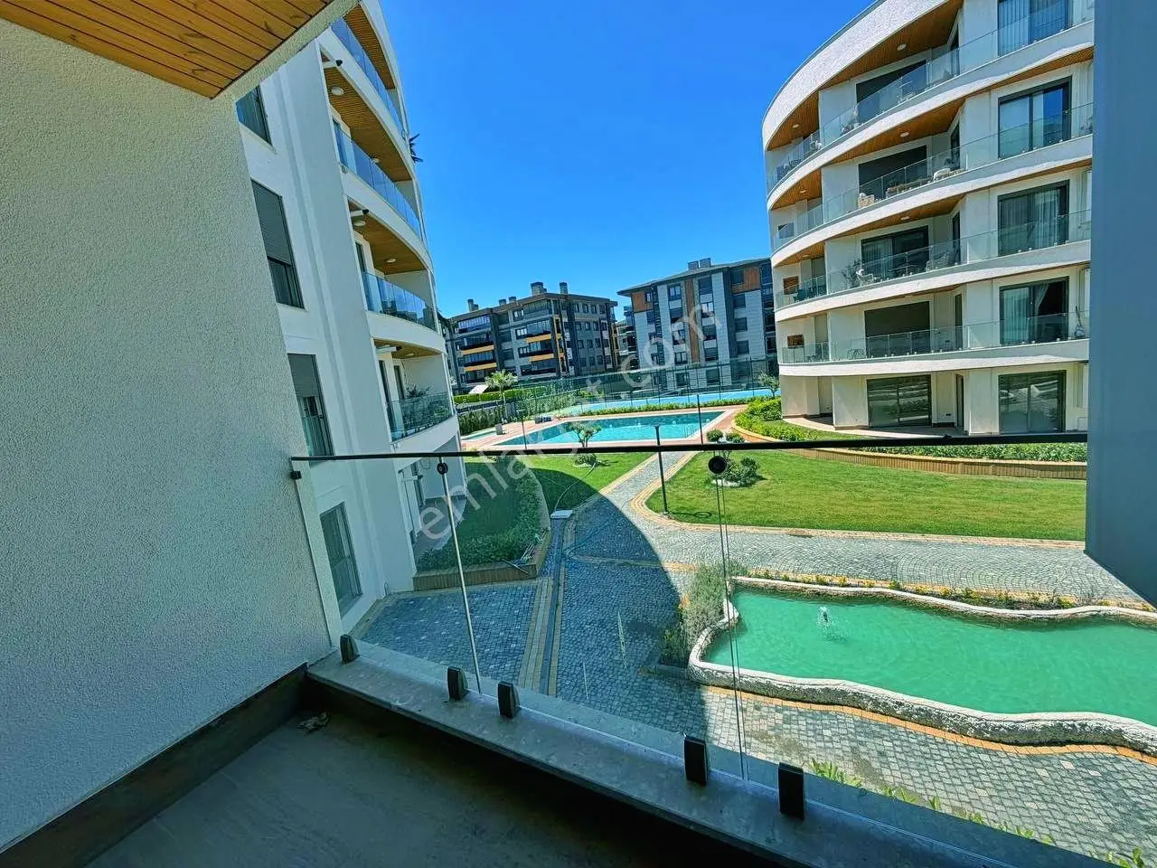 Uytundan Burhaniye Ören'de Ultralüks Sitede Havuz Cephe 1+1daire — fotoğraf 24
