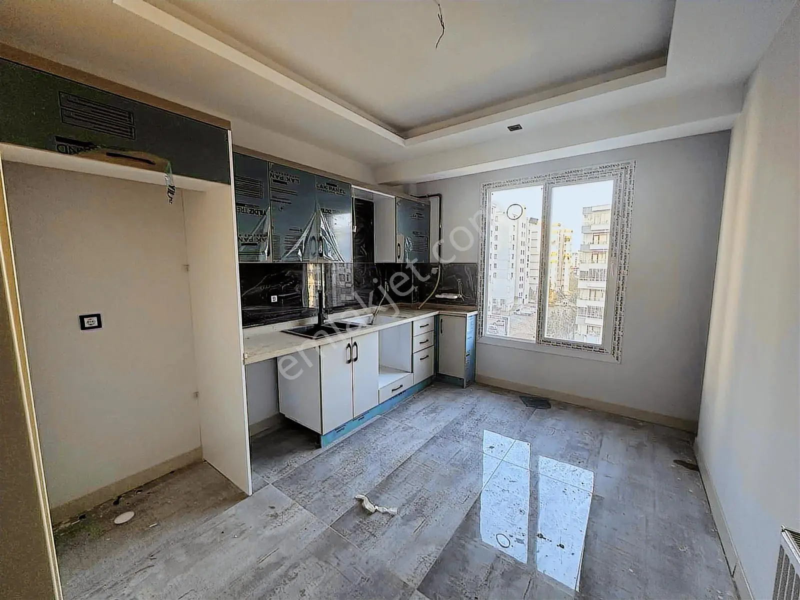 Rotasyon'Dan Amazon Meda Sitesi 2+1 Satılık Köşe Büyük M2 Daire