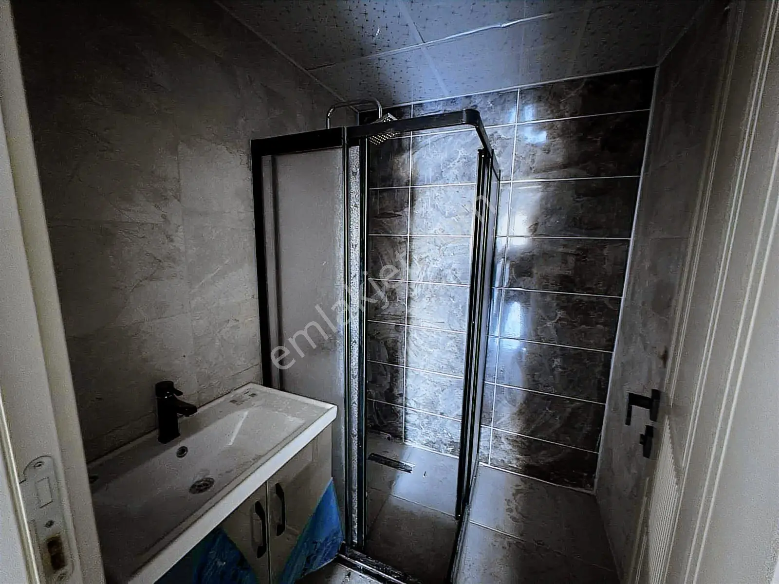 Rotasyon'dan Amazon Meda Sitesi 2+1 Satılık Köşe Büyük M2 Daire — fotoğraf 3