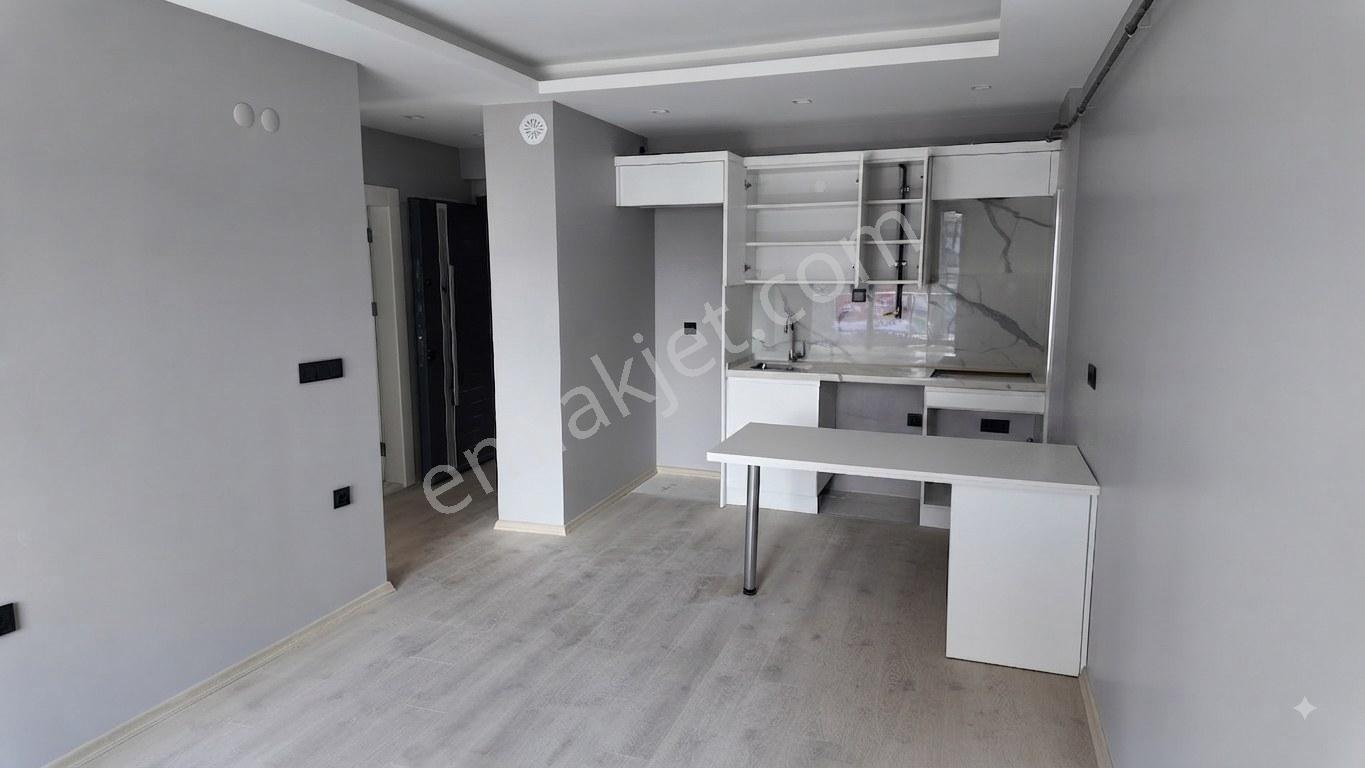 Cumhuriyet Mahallesi'nde Anayola Cephe | Satılık Sıfır 1+1 Daire — fotoğraf 5