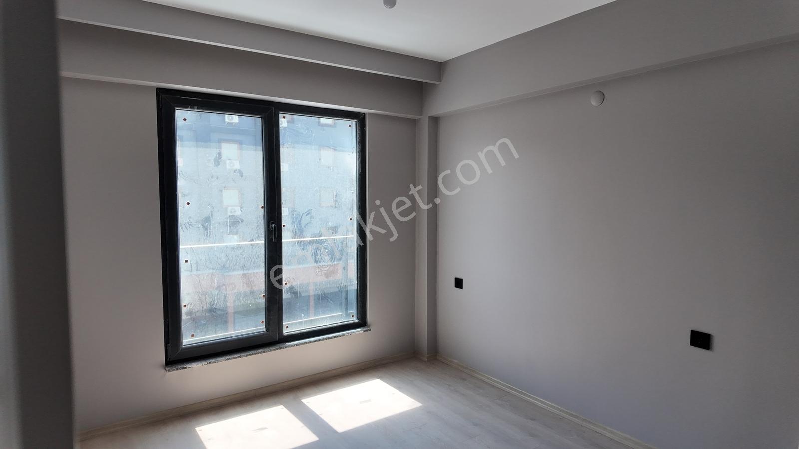 Cumhuriyet Mahallesi'nde Anayola Cephe | Satılık Sıfır 1+1 Daire — fotoğraf 7