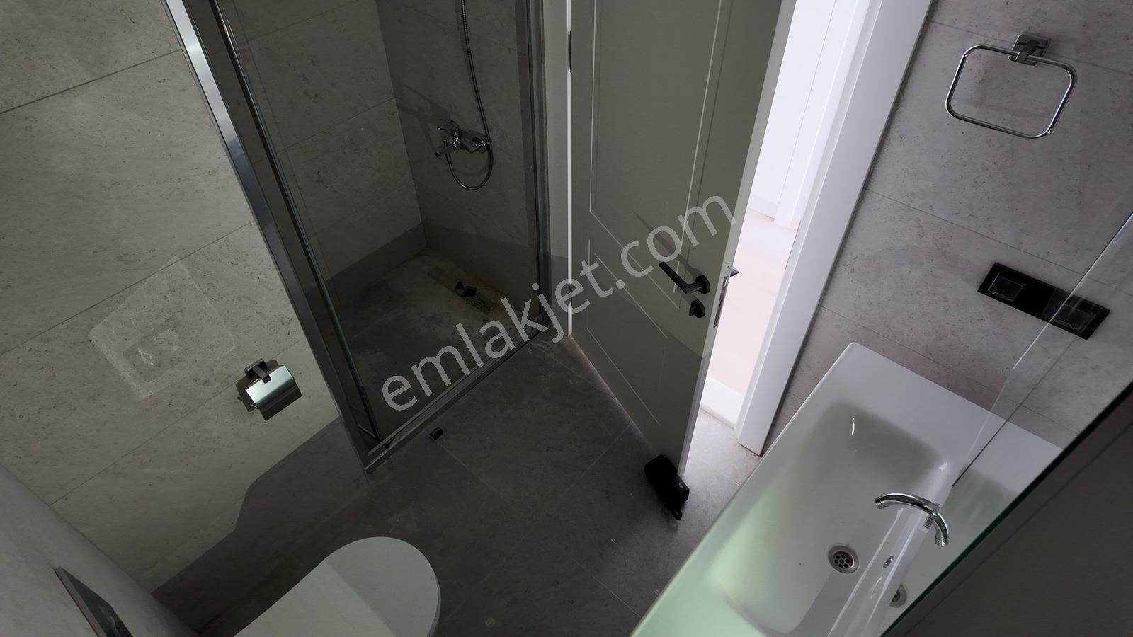 Cumhuriyet Mahallesi'nde Anayola Cephe | Satılık Sıfır 1+1 Daire — fotoğraf 9