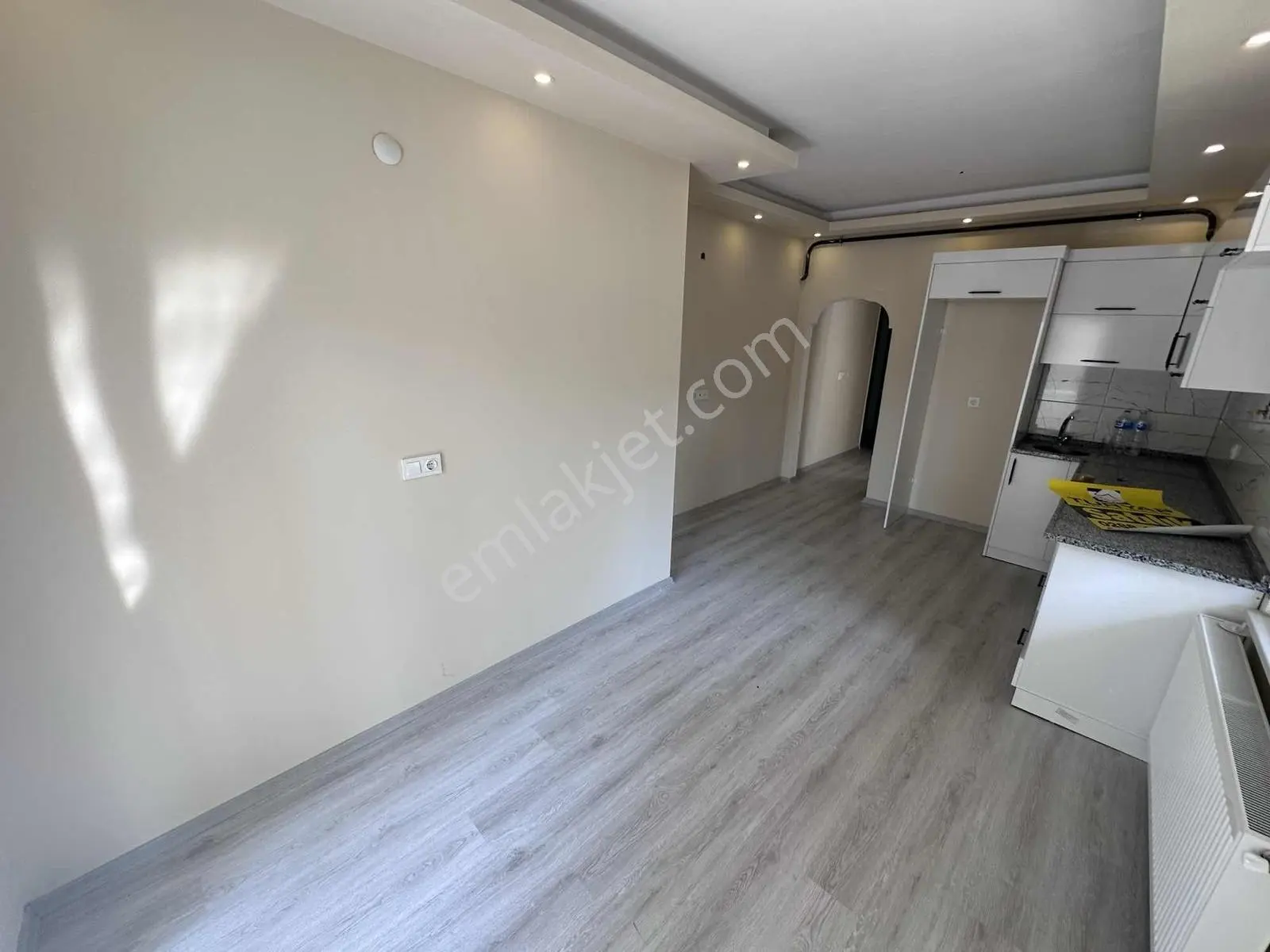2+0 90 M2 Merkezi Konumda, 2 Yaşında, Krediye Ve Yatırıma Uygun — fotoğraf 6