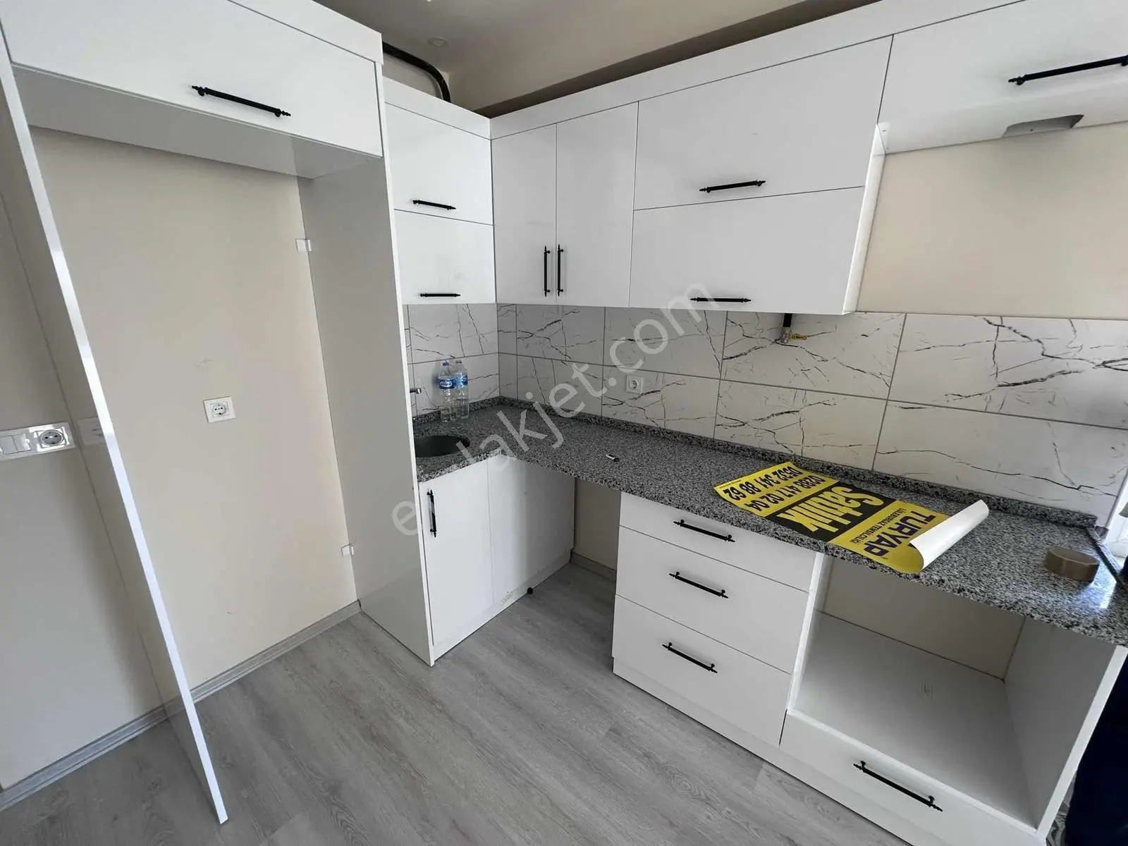 2+0 90 M2 Merkezi Konumda, 2 Yaşında, Krediye Ve Yatırıma Uygun — fotoğraf 24