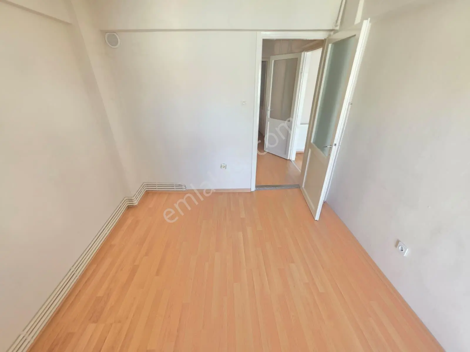 Muga'dan Nergiz Çarşıda İzbana 20 Mt Satılık Arakat 2+1 Daire — fotoğraf 13