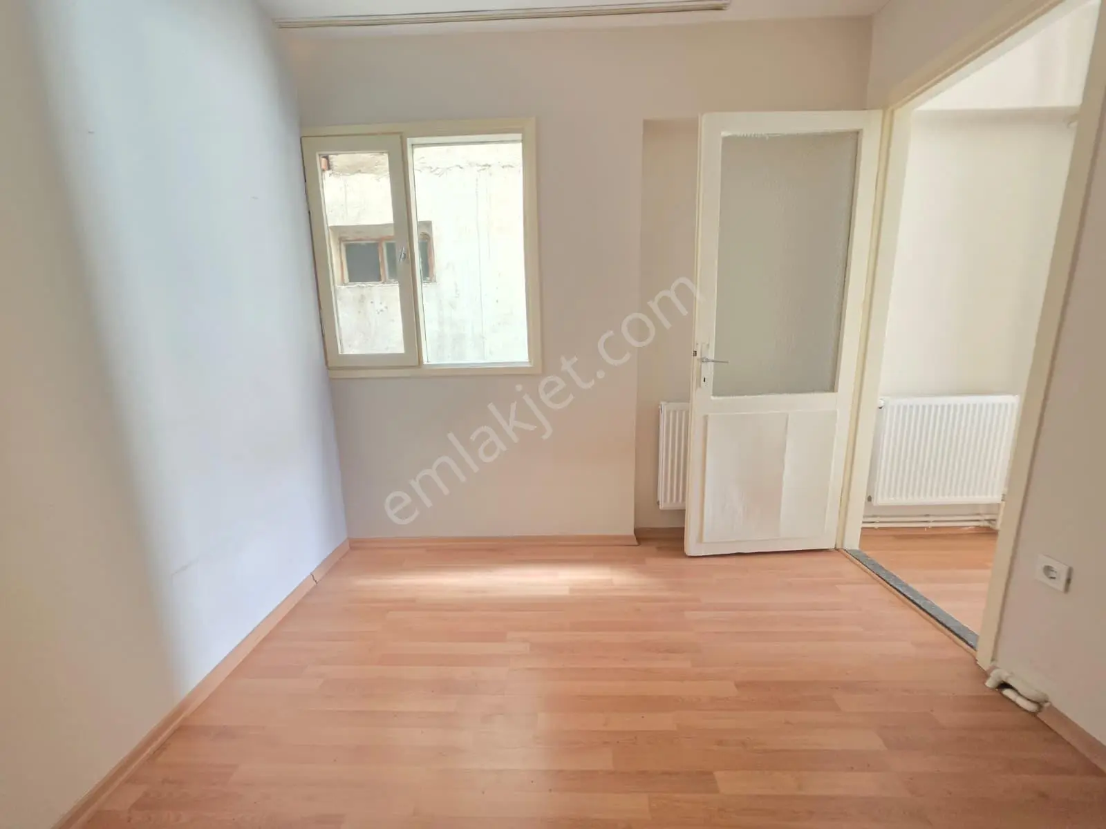 Muga'dan Nergiz Çarşıda İzbana 20 Mt Satılık Arakat 2+1 Daire — fotoğraf 29