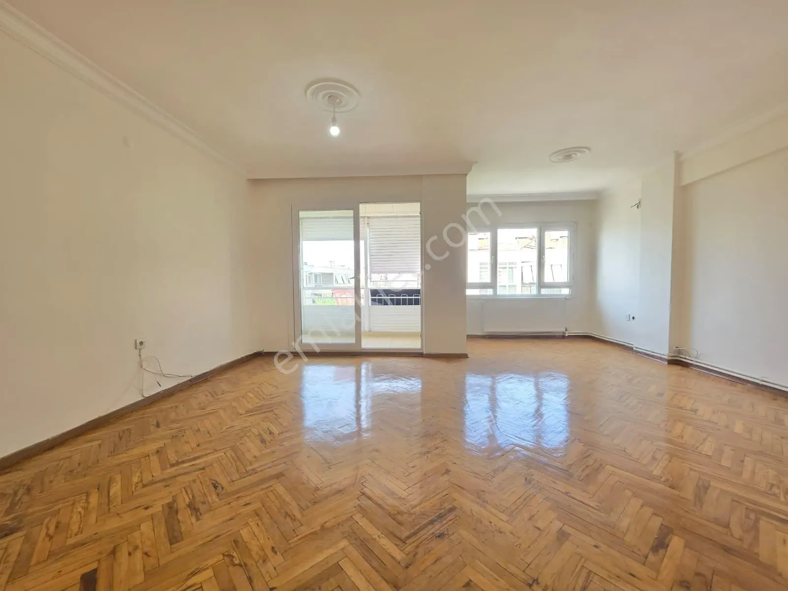 Muga'Dan Bostanlı Sahil, Tramvay, İzban Yakını Satılık 3+1 Daire