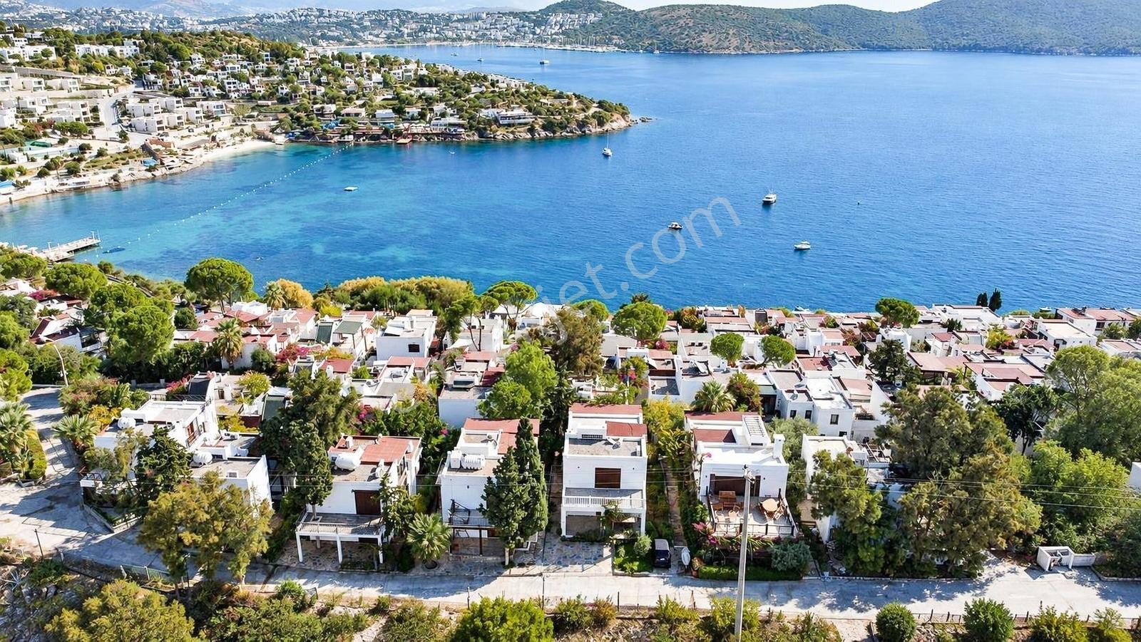 Bitez Aktur'Da, Özel Plajlı Düz Ayak Konumlu 2+2 Alangülü Villa