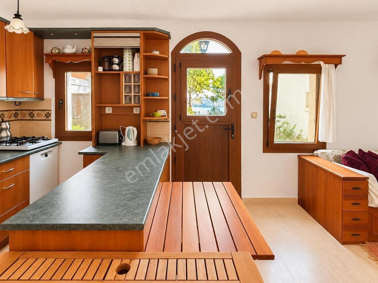 Bitez Aktur'da, Özel Plajlı Düz Ayak Konumlu 2+2 Alangülü Villa — fotoğraf 27