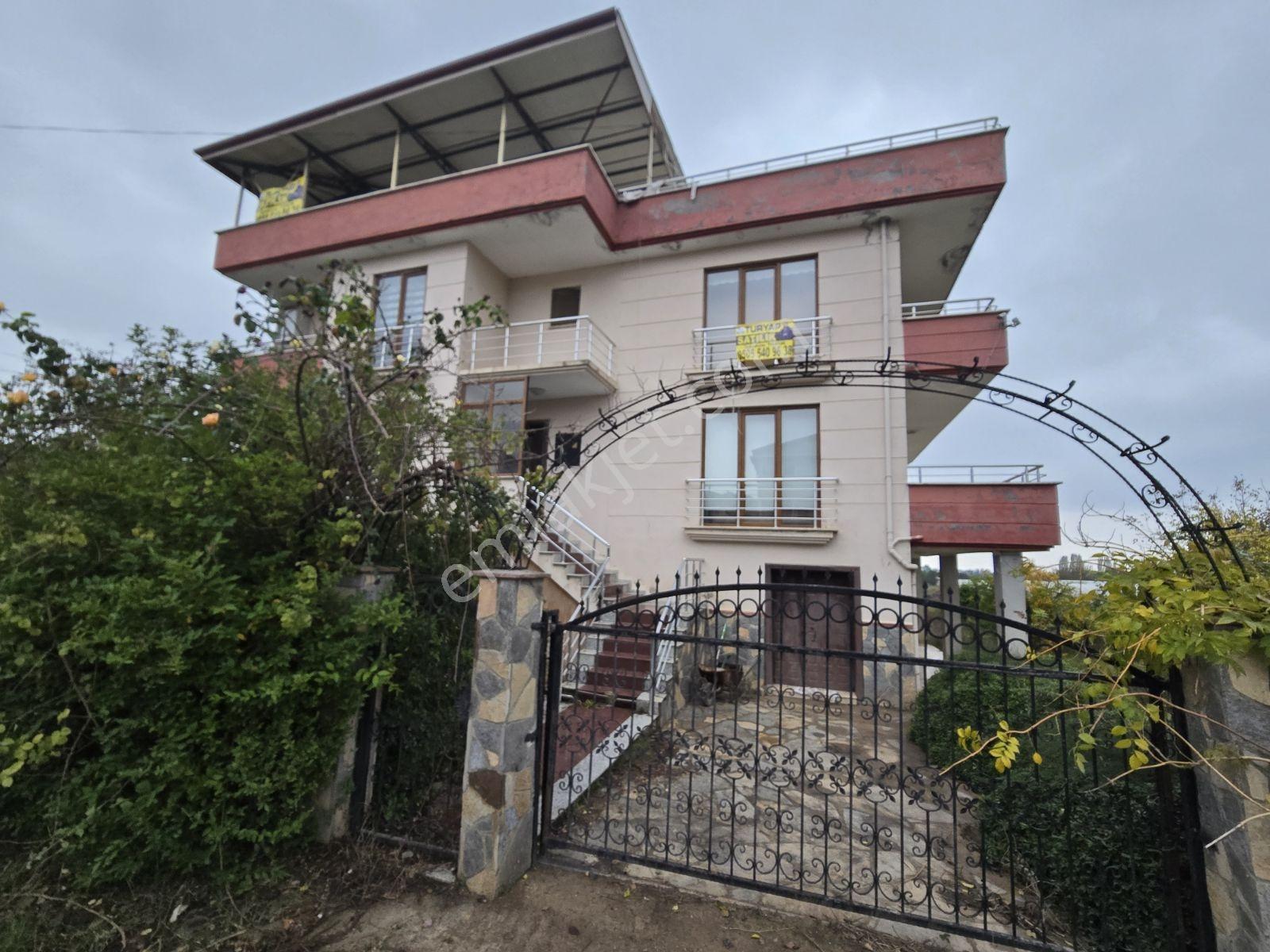 Akköy'De Ticari İmarlı 902 M² Arsa İçinde Deniz Manzaralı Villa