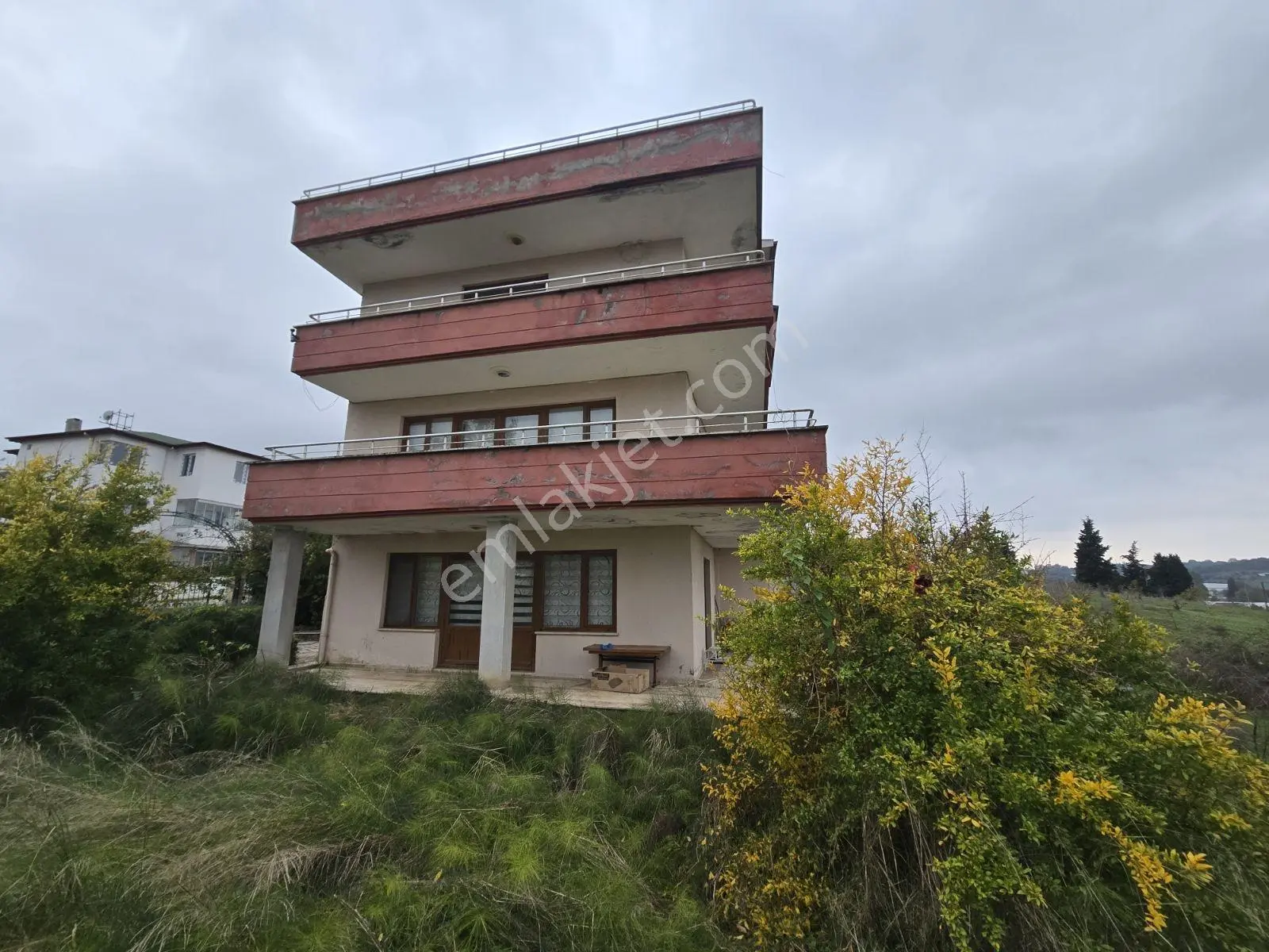 Akköy'de Ticari İmarlı 902 M² Arsa İçinde Deniz Manzaralı Villa — fotoğraf 3